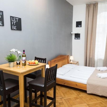 Welcome Apartments On Lublanska Praga Esterno foto