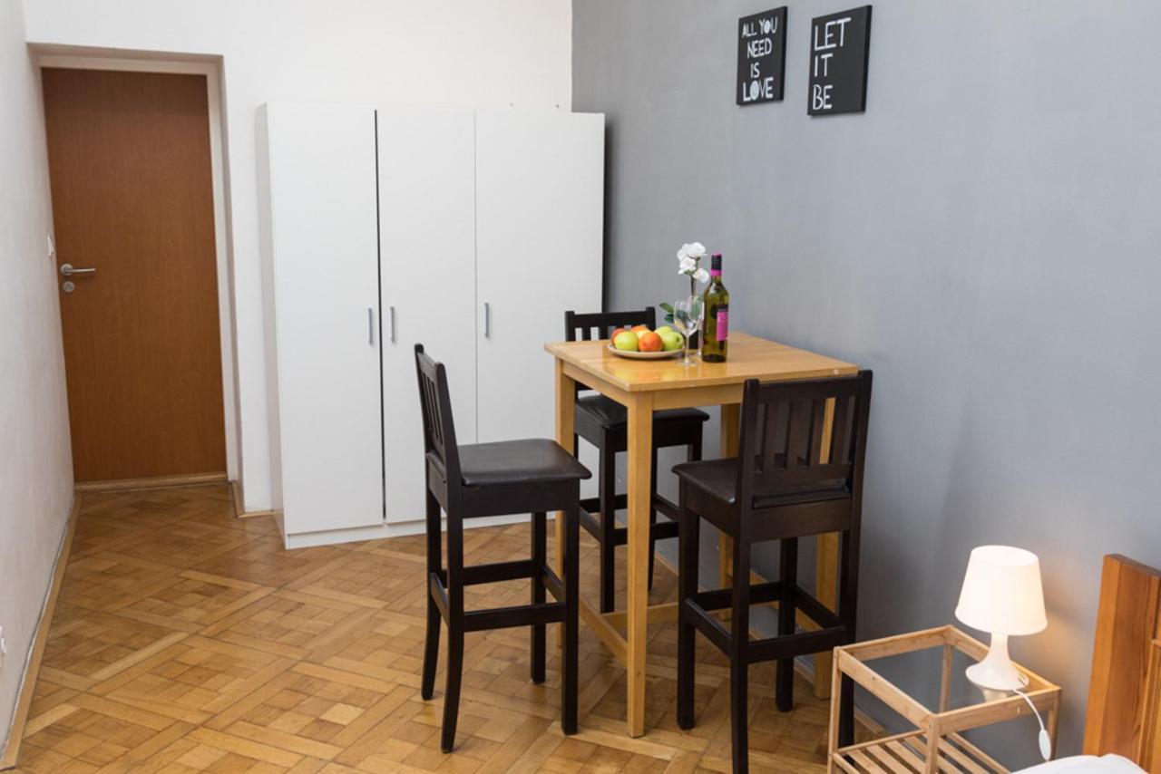 Welcome Apartments On Lublanska Praga Esterno foto