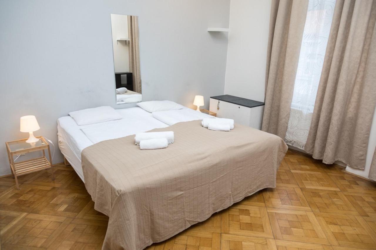 Welcome Apartments On Lublanska Praga Esterno foto
