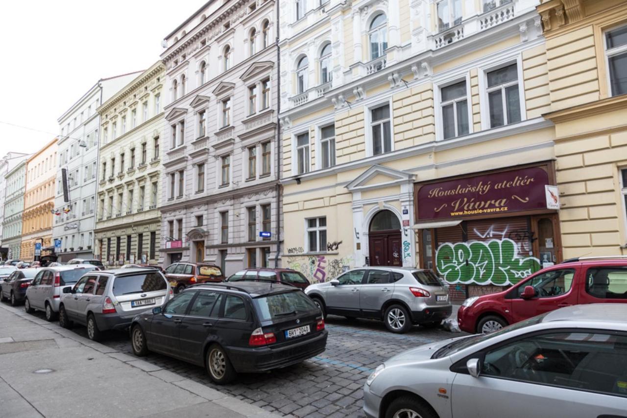 Welcome Apartments On Lublanska Praga Esterno foto