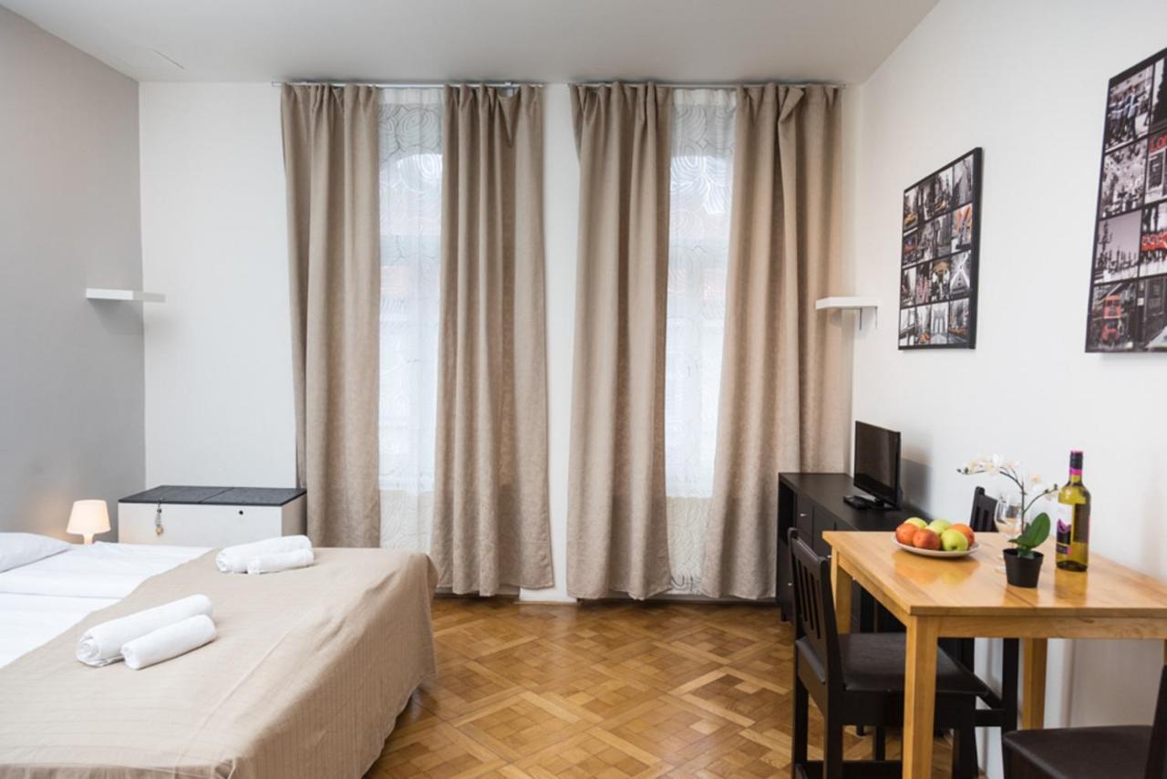 Welcome Apartments On Lublanska Praga Esterno foto