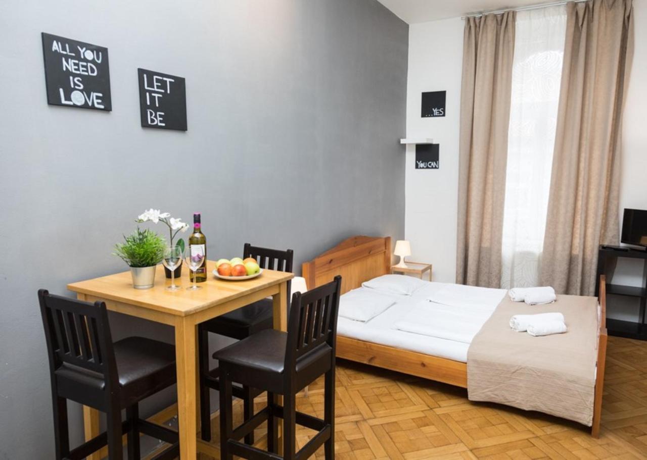 Welcome Apartments On Lublanska Praga Esterno foto